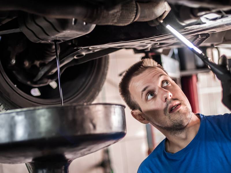 What Should I Look For When Looking For The Best Places To Get Oil Change Near Me?