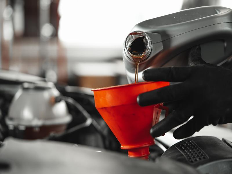 Who Offers a Complete Oil Change Near Me in Sterling Heights, MI?