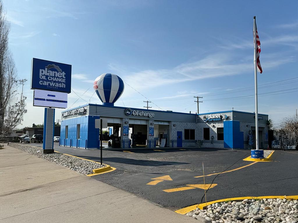 Planet Oil Change & Car Wash in Detroit, MI