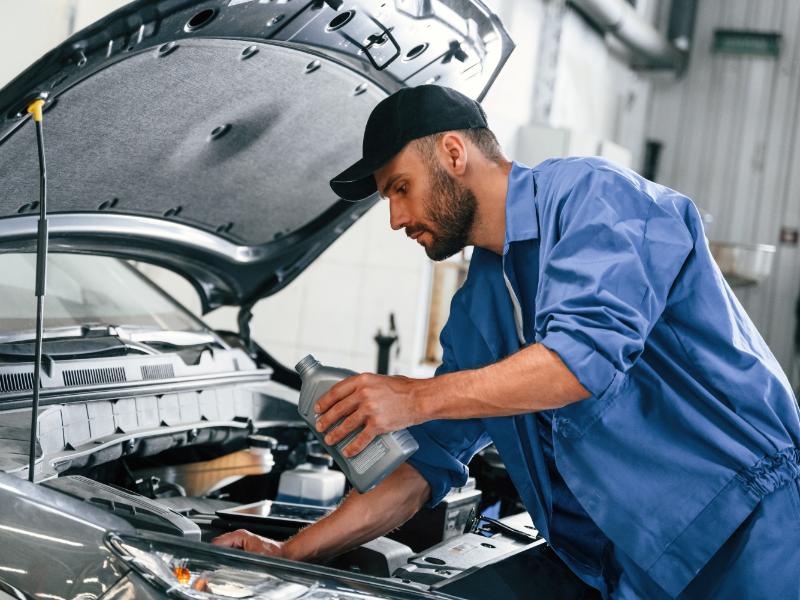 How to Choose Between DIY vs. Professional Oil Change Services