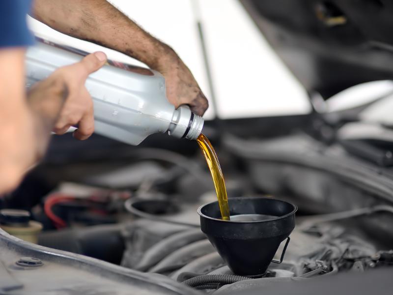 How Stop-and-Go Driving Leads to Frequent Oil Changes for Commuters in Dearborn Heights, MI